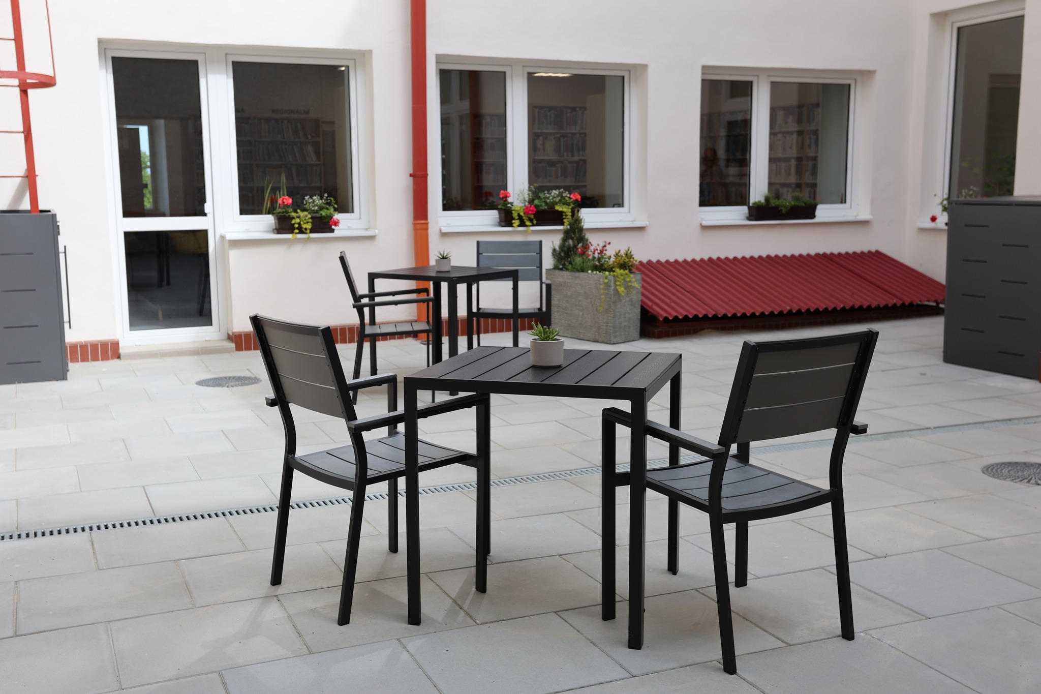 Roudnická Knihovna Ervína Špindlera zve k venkovnímu posezení