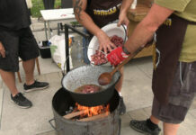 FOTOGALERIE: Lovosický Gulášfest začal, vaření guláše je v plném proudu