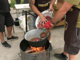 FOTOGALERIE: Lovosický Gulášfest začal, vaření guláše je v plném proudu