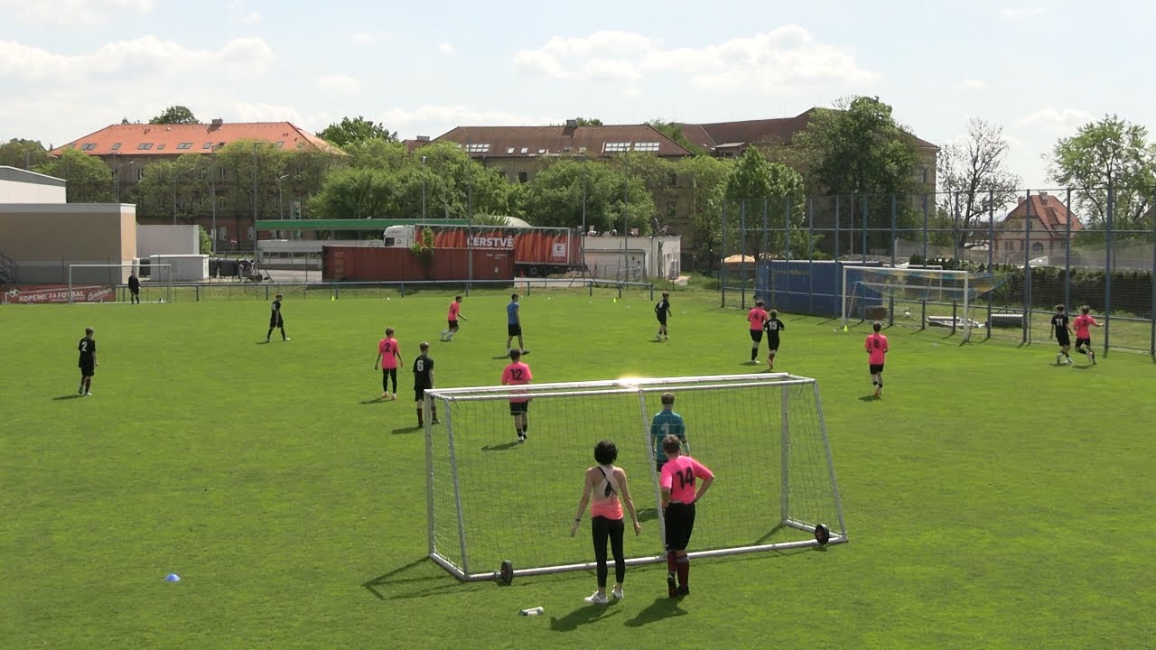 LITOMĚŘICE: Fotbalového turnaje pro starší školáky se zúčastnilo 16 týmů