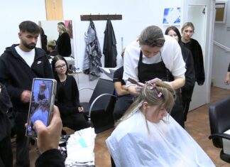 LITOMĚŘICE: V rámci projektu Erasmus+ se učí studenti Pohody od italských kadeřníků