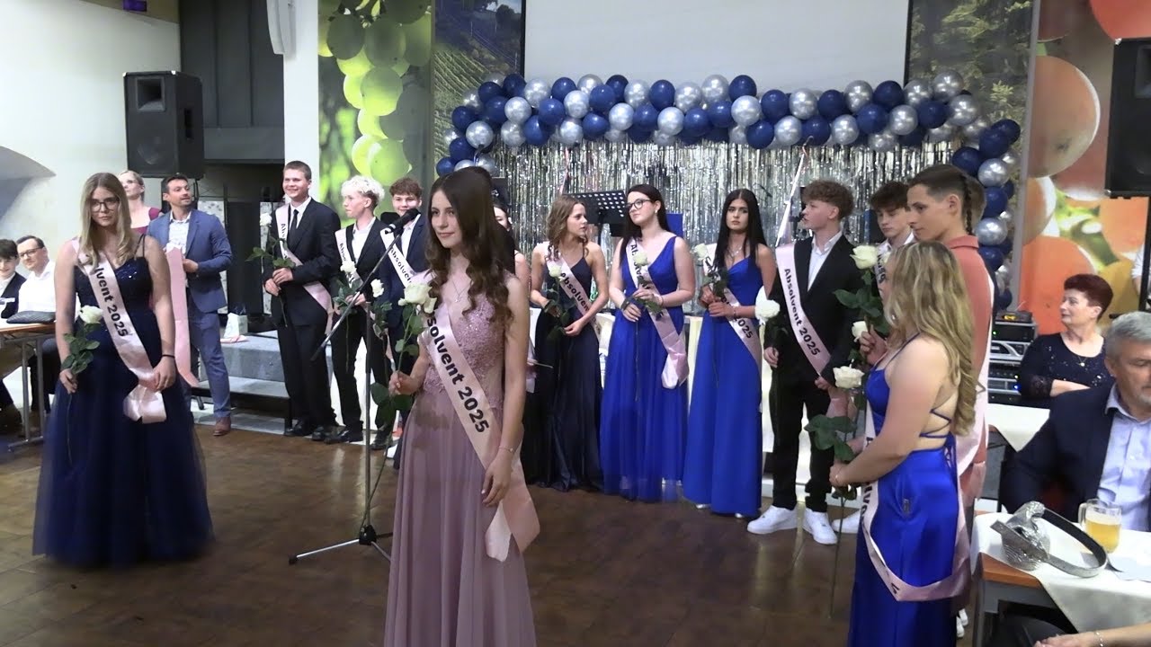 LITOMĚŘICE: ZŠ Lingua Universal uspořádala tradiční ples deváťáků