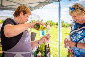 Milovníci vína vyrazí putovat po vinicích Velkých Žernosek. Připojuje se nové vinařství Milovníci vína vyrazí putovat po vinicích Velkých Žernosek. Připojuje se nové vinařství