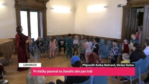 LOVOSICE: Prvňáčky pasoval na čtenáře sám pan král