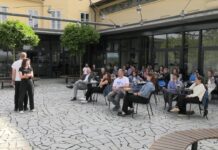 ROUDNICE N. L.: LiStOVáNí aneb Historky z Tinderu 2 rozesmály hosty Caffé Říp