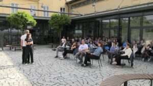 ROUDNICE N. L.: LiStOVáNí aneb Historky z Tinderu 2 rozesmály hosty Caffé Říp