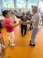 Za klienty SeniorCentra SeneCura v Terezíně opět přišel harmonikář