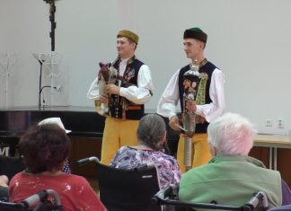 LITOMĚŘICE: V Domově na Dómském pahorku zahráli Bratři Hradečtí