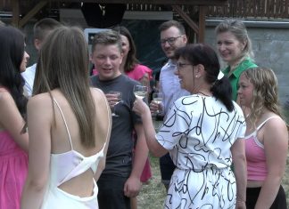 LITOMĚŘICE: Lingua Universal připravila pro deváťáky slavnostní předání vysvědčení i přípitek