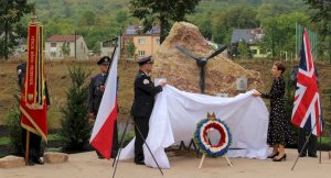 V Třebenicích odhalili pomník připomínající hrdiny RAF