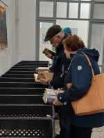 V roudnické knihovně probíhá bazar knih, mezi čtenáře se můžete registrovat ZDARMA