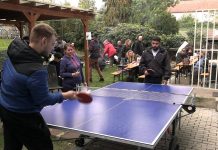 LITOMĚŘICE: Lidé bez domova a sociální pracovníci hráli ping pong