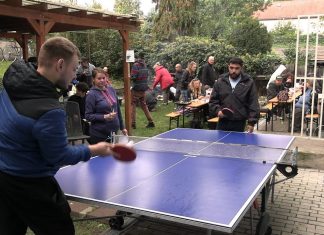 LITOMĚŘICE: Lidé bez domova a sociální pracovníci hráli ping pong