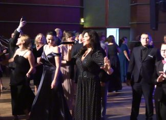 Fotogalerie: 3. Absolventský ples Gymnázia Josefa Jungmanna. Hlavní hvězdou byla Ilona Csáková