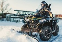 Zima pod kontrolou: profesionální úklid v obcích s čtyřkolkami CFMOTO a GOES vybavenými sněhovou radlicí