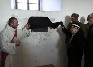 FOTOGALERIE: V Malé pevnosti Památníku Terezín byla odhalena pamětní deska vojenského odboje