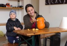 KŘEŠICE: Křešice letos spojily lampionový průvod s halloweenským tvořením