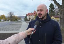 LITOMĚŘICE: Nad gymnáziem vzniká nové parkoviště. Pojme až 80 aut