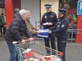 Policisté varovali nakupující v Litoměřicích před krádežemi