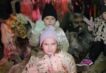 ŠTĚTÍ: Krampus show přilákala stovky lidí