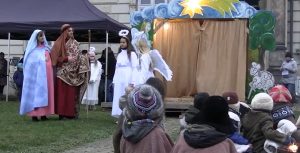 Tradiční Živý betlém opět rozzáří Dómské náměstí a pomůže hospici