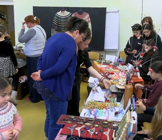 LITOMĚŘICE: Vánoční jarmark Waldorfské ZŠ Vážka nabídl spoustu dárků pod stromeček