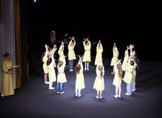 LITOMĚŘICE: Waldorfská ZŠ Vážka představila v divadle umění Eurytmie