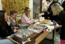 LITOMĚŘICE: Gymnázium Josefa Jungmanna oslavilo Vánoce na jarmarku