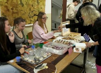 LITOMĚŘICE: Gymnázium Josefa Jungmanna oslavilo Vánoce na jarmarku