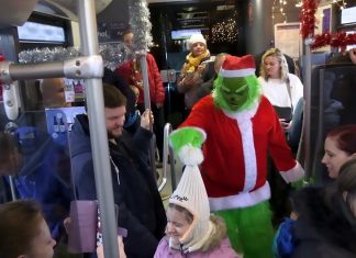 LITOMĚŘICKO: Ve svátečním Oparenském expresu cestoval i Grinch