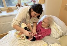 Ježíškova vnoučata opět rozdávala radost v Senevidě (SeniorCentru SeneCura) Terezín