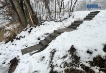 V areálu koupaliště je nově zpevněný přístup do Labe pro otužilce