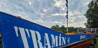 Láká vás práce na vlnách? Přívoz mezi Lovosicemi a Píšťany hledá nového převozníka