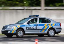 Lovosičtí policisté stopli kradené SUV: Za volantem sedělo dítě, další bylo na sedadle spolujezdce