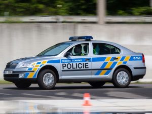 Lovosičtí policisté stopli kradené SUV: Za volantem sedělo dítě, další bylo na sedadle spolujezdce