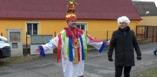 LIBOCHOVANY: Vládu nad obcí Libochovany převzal laufr se svou družinou