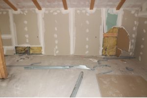 Rekordní „vybílený“ dům v Teplicích: Čtveřice zlodějů napáchala škodu za 22 milionů