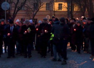 TEREZÍN: Oběti holocaustu už potřetí připomněl Průvod světel