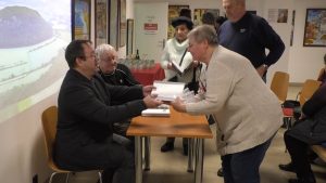 ROUDNICE N. L.: Nová kniha Říp: Hora předků byla slavnostně pokřtěna