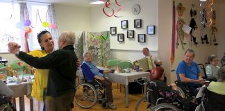 TEREZÍN: Senevida oslavila Masopust dobrotami, živou hudbou i výzdobou