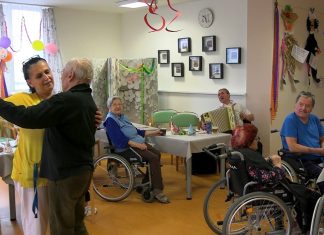 TEREZÍN: Senevida oslavila Masopust dobrotami, živou hudbou i výzdobou