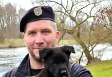 Policisté na Terezínsku kontrolovali chaty u Ohře. Zapojil se i nový psí parťák – štěně Vegass (Fotogalerie)