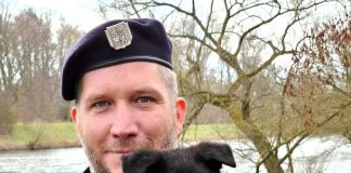 Policisté na Terezínsku kontrolovali chaty u Ohře. Zapojil se i nový psí parťák – štěně Vegass (Fotogalerie)