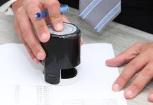 Cesta za „řidičákem“ skončila obviněním: Cizinec na Litoměřicku předložil falešný posudek od lékaře