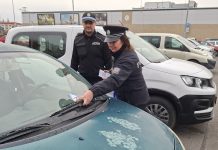 Policie před Velikonocemi upozorňuje na rizika u obchodů