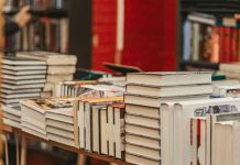 V roudnické knihovně začal bazar vyřazených knih