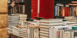 V roudnické knihovně začal bazar vyřazených knih