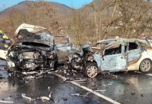 Drama u Dolních Zálezel: Po nehodě začala hořet dvě auta, na místě jsou tři zranění