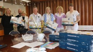 Bezpečnější spánek pro nejmenší: Litoměřická nemocnice získala deset nových monitorů dechu