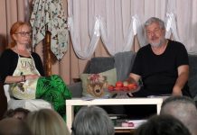 SLATINA: Spolek Život pro Slatinu má deset let, oslavy zpestřili Třebeničtí ochotníci